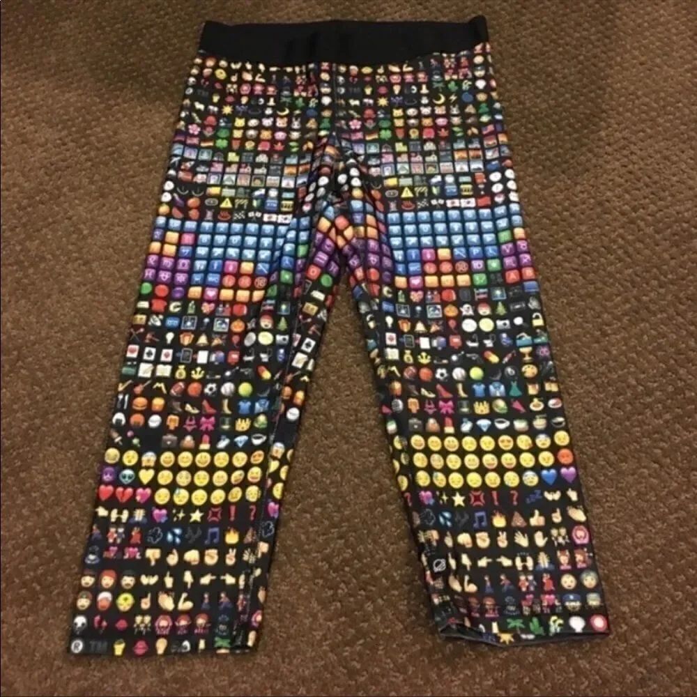 Terez Women Little Emojis Printed Black Capri Leggings - Size S